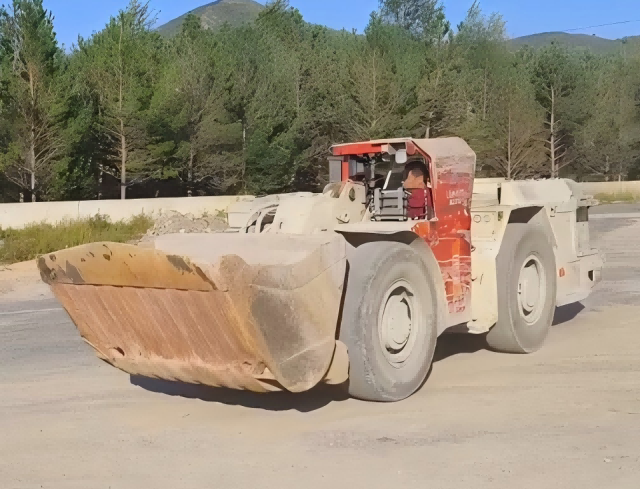 礦車(chē)司機(jī)駕駛行為場(chǎng)景檢測(cè)方案